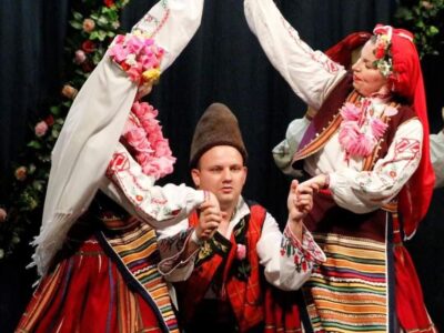 Фолклорен танцов клуб “Жарава” към Българското училище “Родна реч”