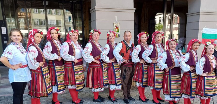 Фолклорен танцов клуб “Жарава” към Българското училище “Родна реч”